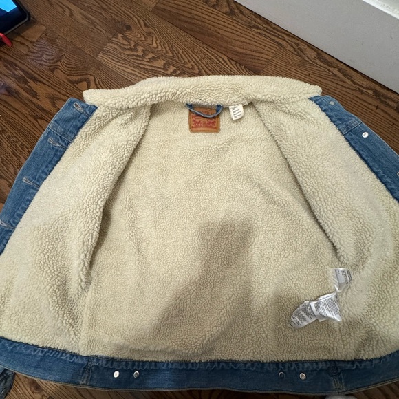Levi’s Jean Jacket - Size Small Women’s - Picture 3 of 3